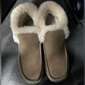 Cozy Tan Fur-Lined Women's Hey Dude Shoes w/ Cheetah Print Ankles